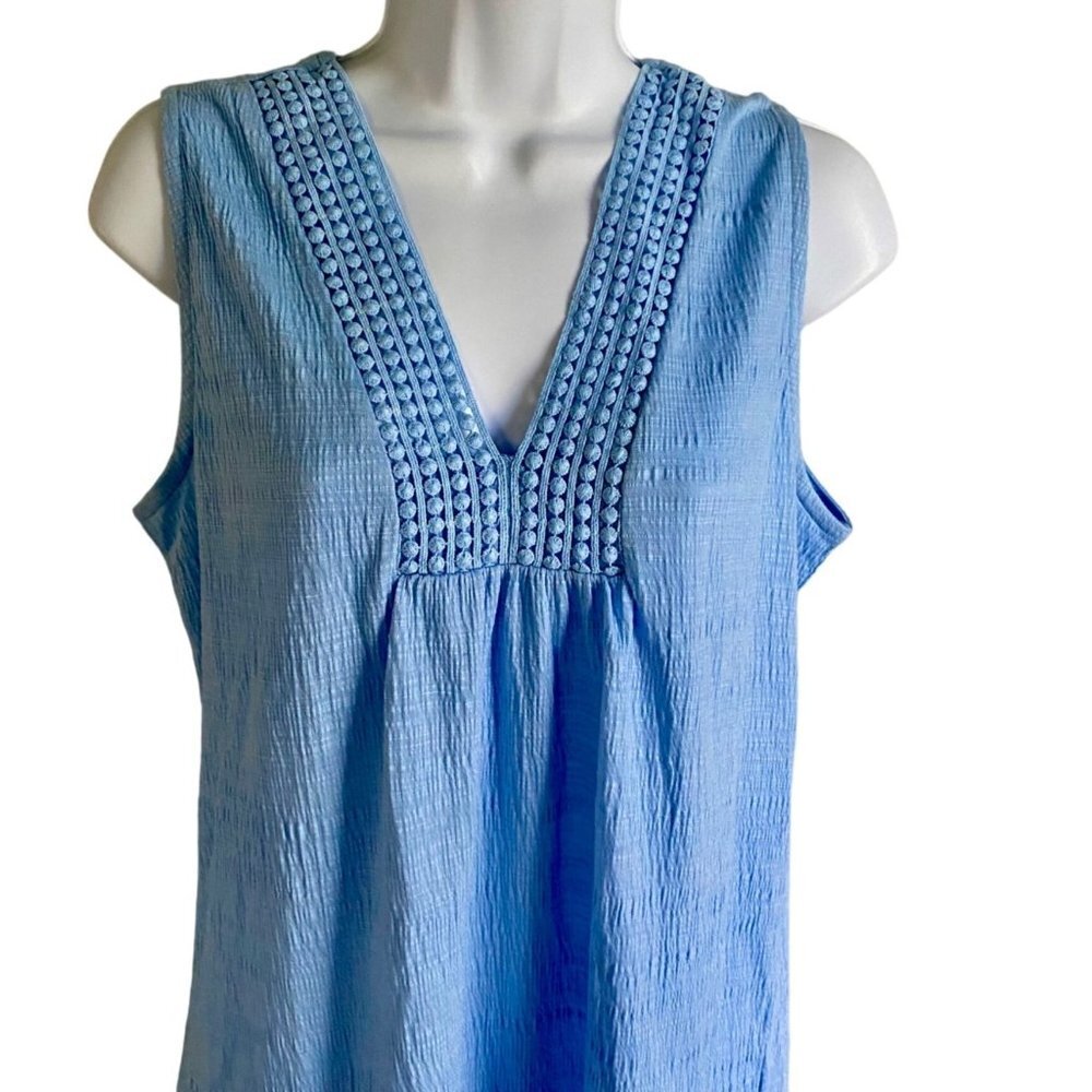Juniper + Lime Light Blue Detailed Neckline Sleeveless Top Women's Medium NEW - Picture 3 of 9